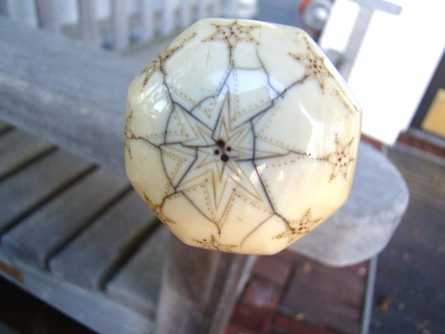 A RARE and beautiful 19th century American presentation walking stick with an eight sided scrimshawed ivory knob and a spiral twist entwined rope pattern dark rosewood shaft. — image 9